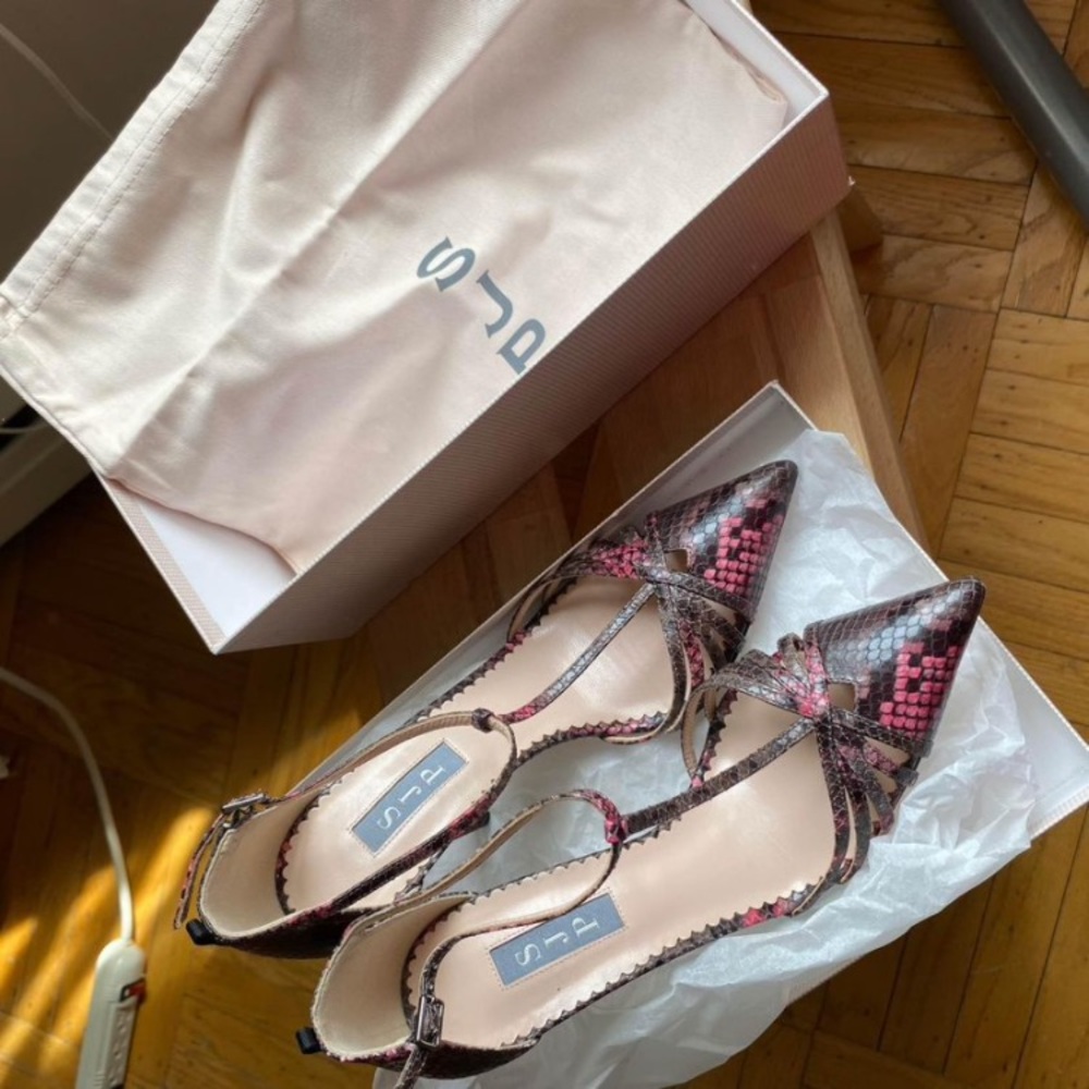 🩷LIMITED EDITION SJP Carrie T-Strap Leather Stiletto Pump Sandal in Pink Snake 8 - Picture 7 of 8